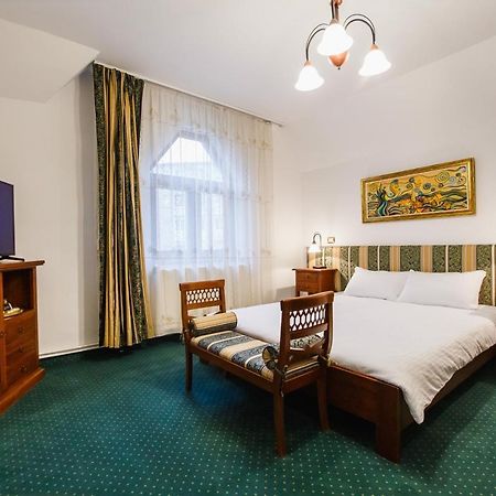 Casa 3 Guesthouse Oradea Bagian luar foto
