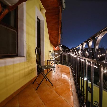 Casa 3 Guesthouse Oradea Bagian luar foto