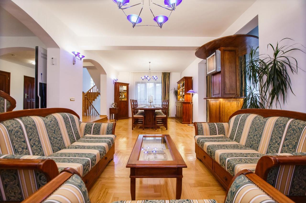 Casa 3 Guesthouse Oradea Bagian luar foto