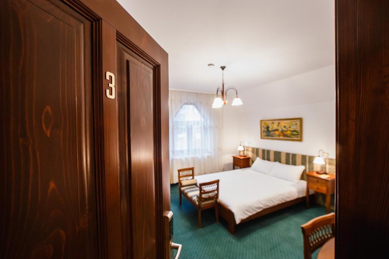 Casa 3 Guesthouse Oradea Bagian luar foto
