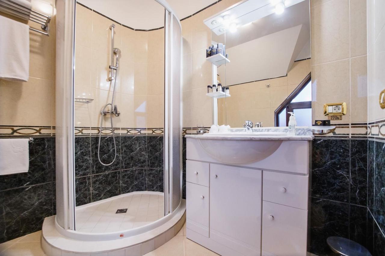 Casa 3 Guesthouse Oradea Bagian luar foto