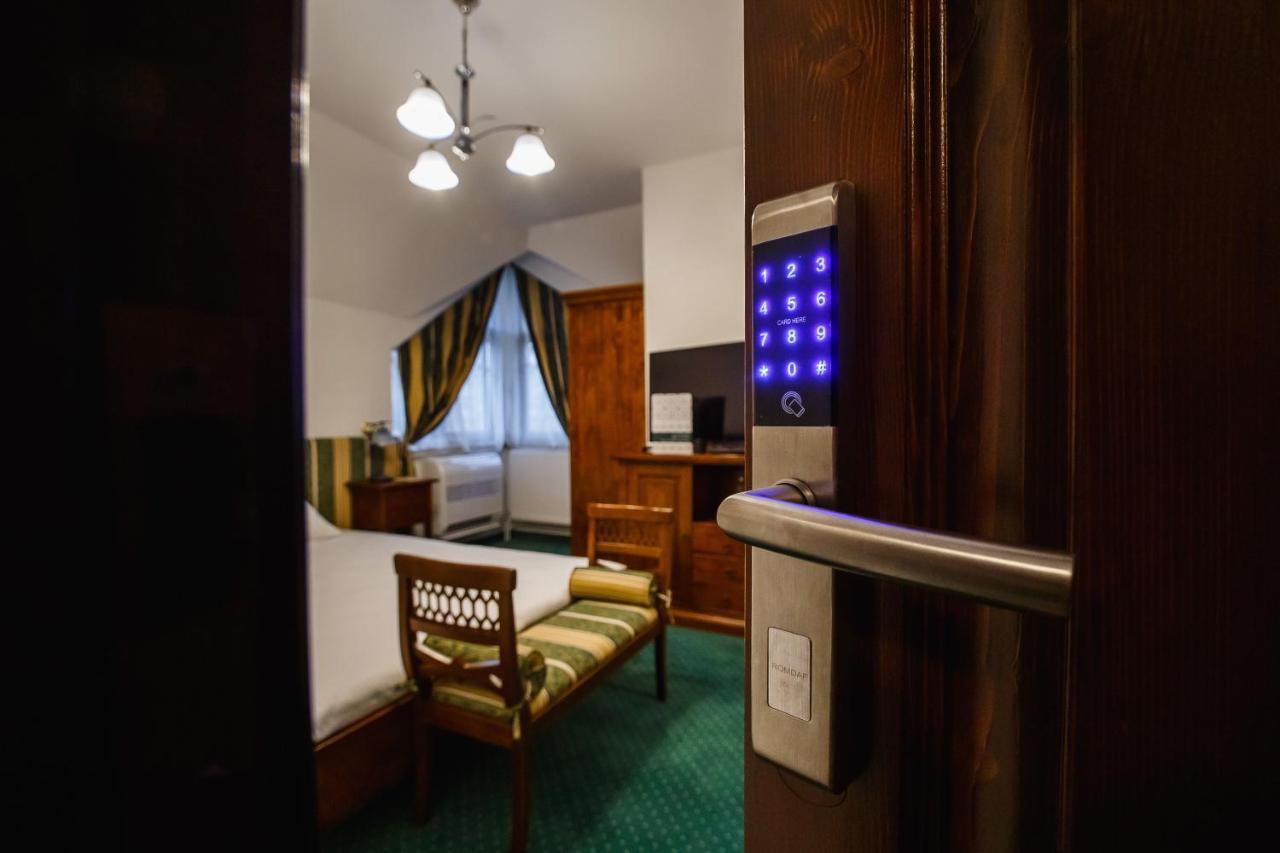 Casa 3 Guesthouse Oradea Bagian luar foto