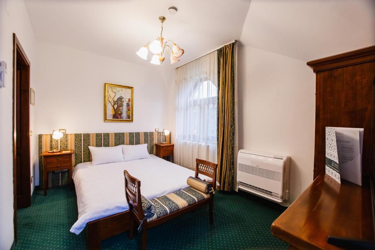 Casa 3 Guesthouse Oradea Bagian luar foto