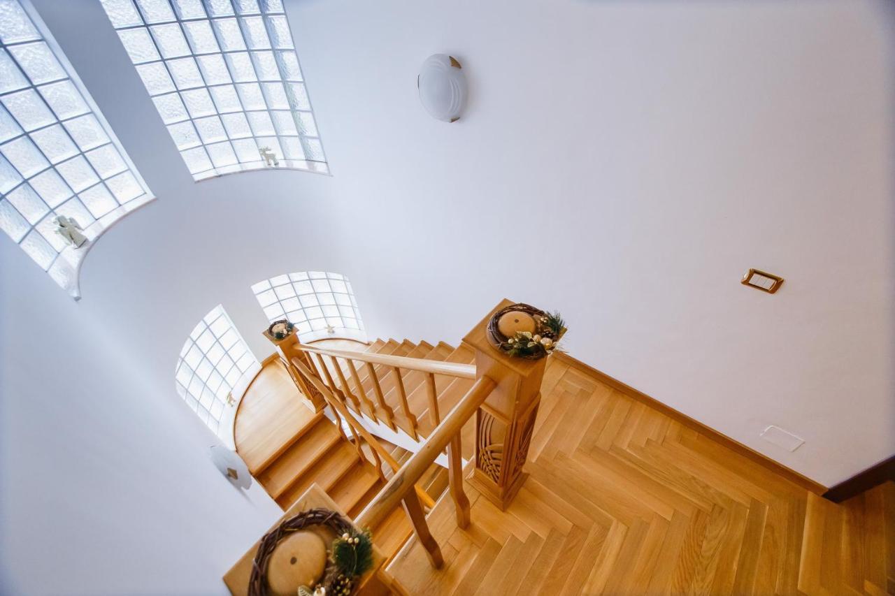 Casa 3 Guesthouse Oradea Bagian luar foto