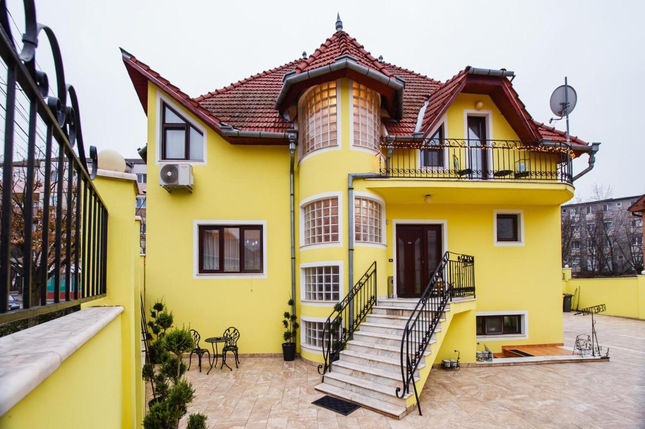 Casa 3 Guesthouse Oradea Bagian luar foto
