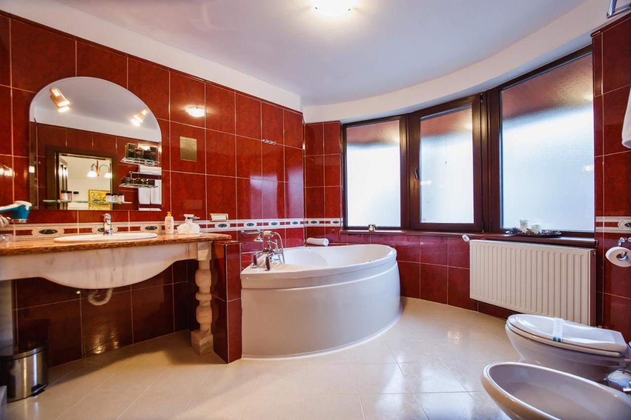 Casa 3 Guesthouse Oradea Bagian luar foto