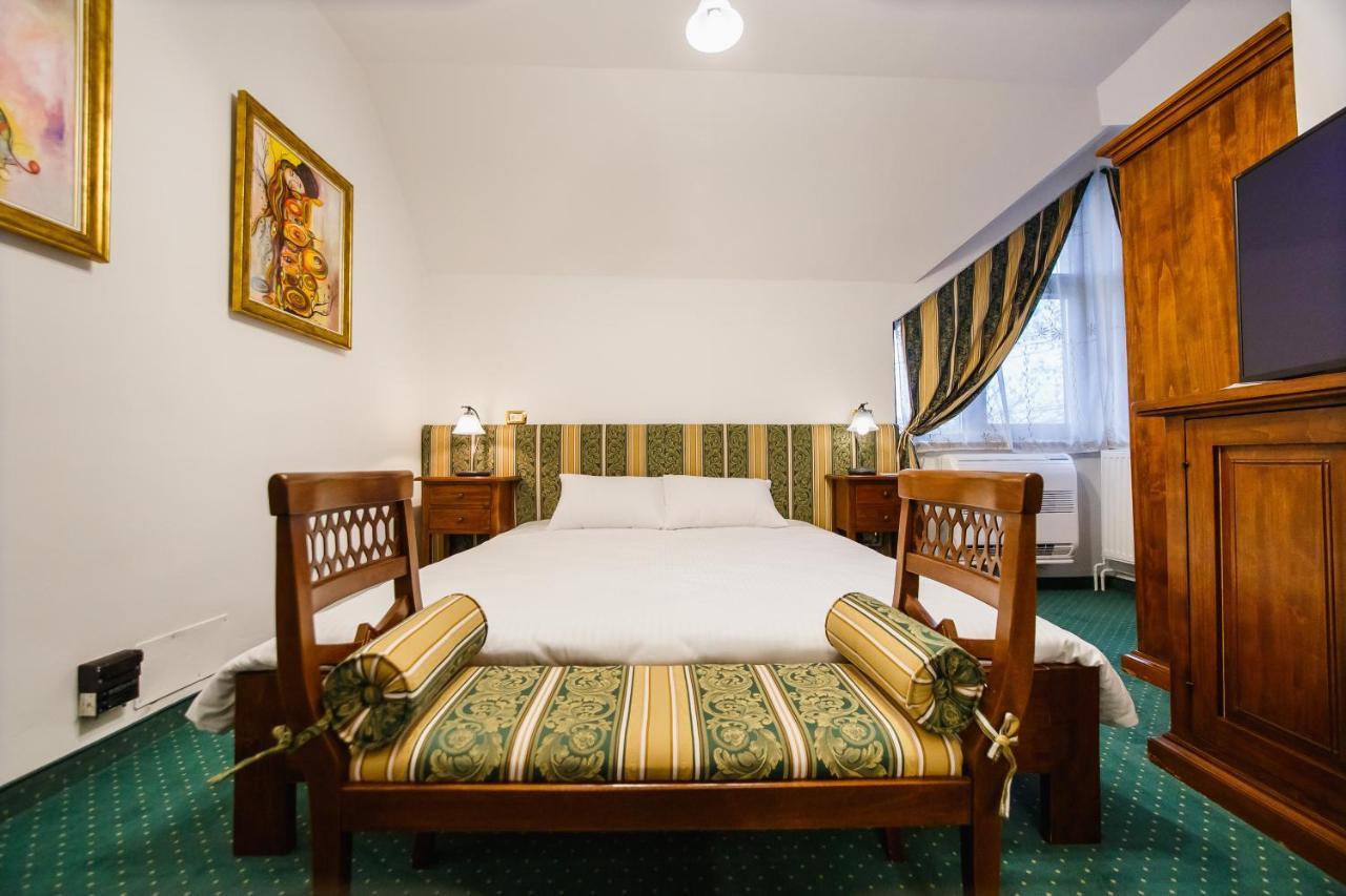 Casa 3 Guesthouse Oradea Bagian luar foto
