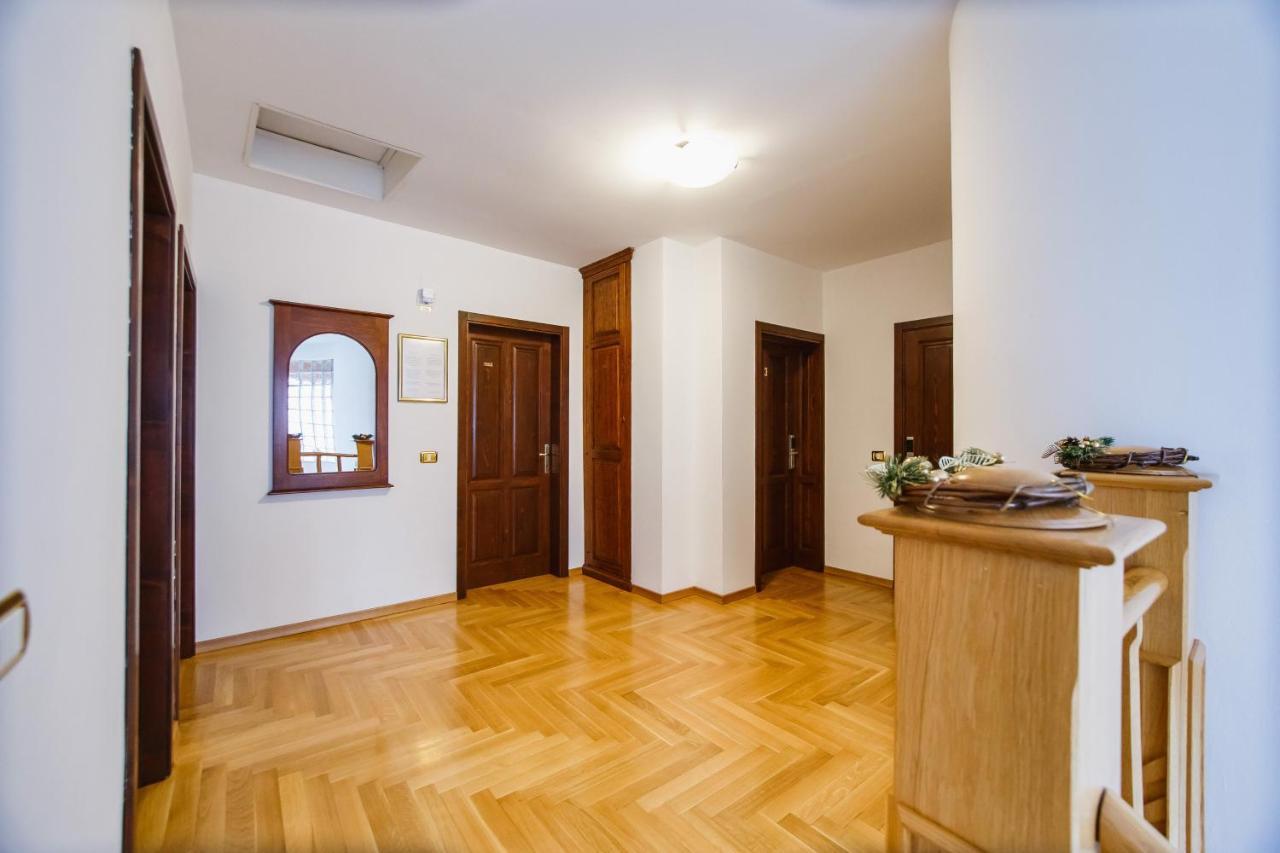Casa 3 Guesthouse Oradea Bagian luar foto