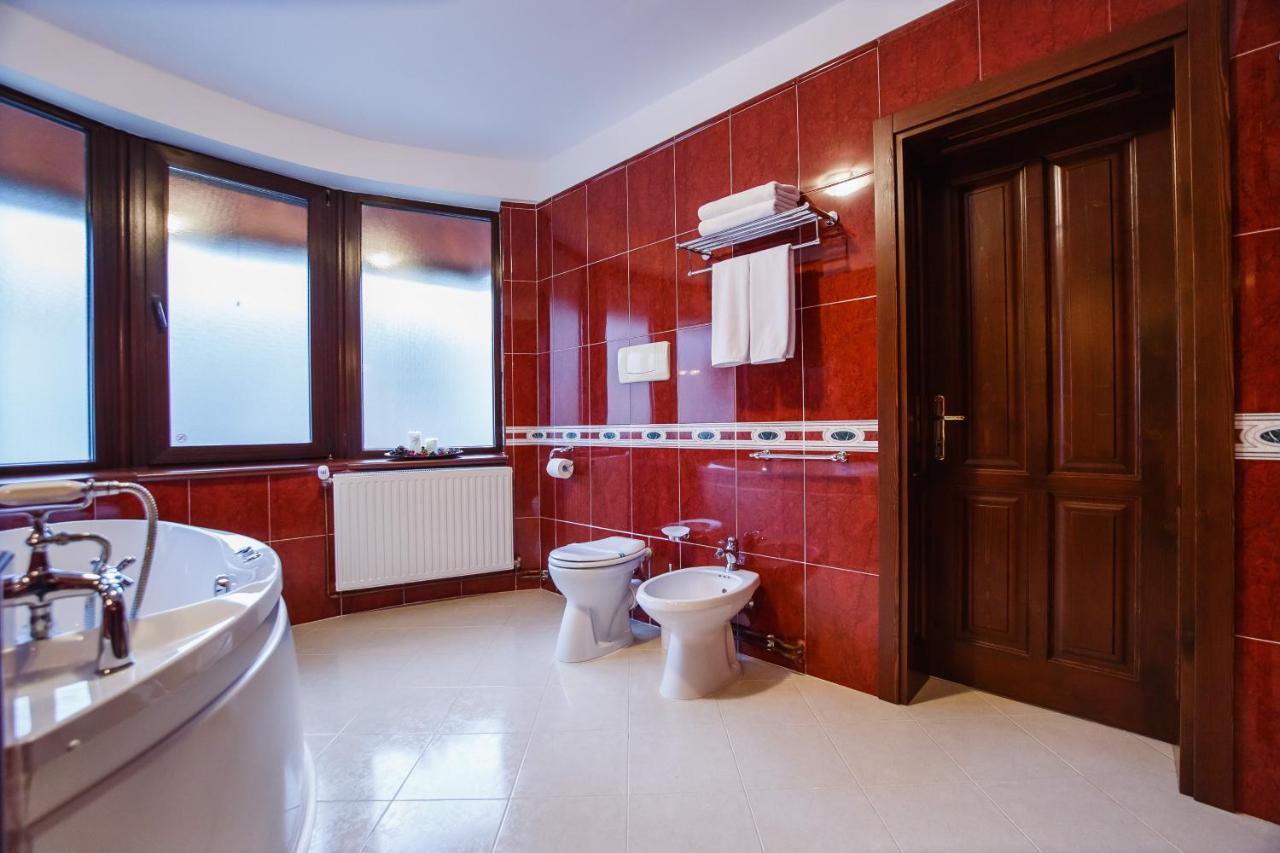 Casa 3 Guesthouse Oradea Bagian luar foto