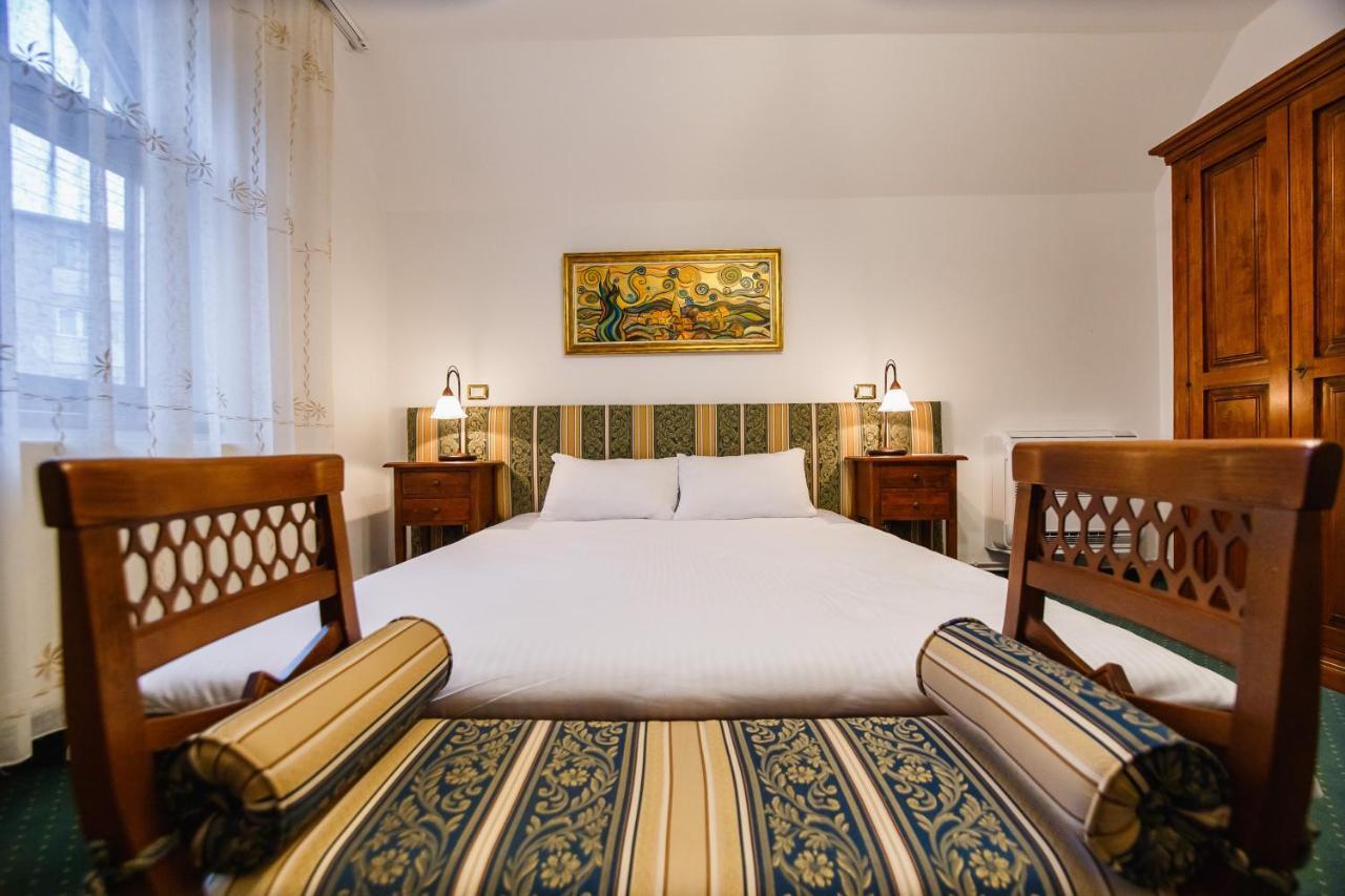 Casa 3 Guesthouse Oradea Bagian luar foto