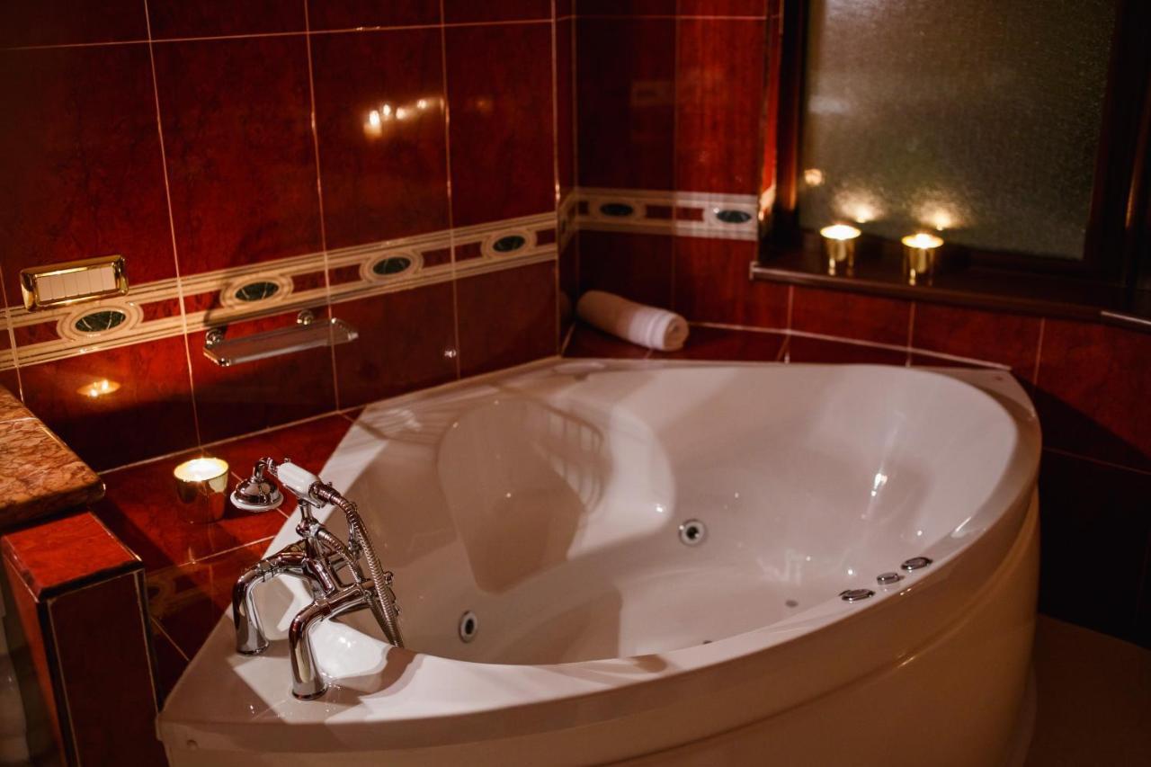 Casa 3 Guesthouse Oradea Bagian luar foto