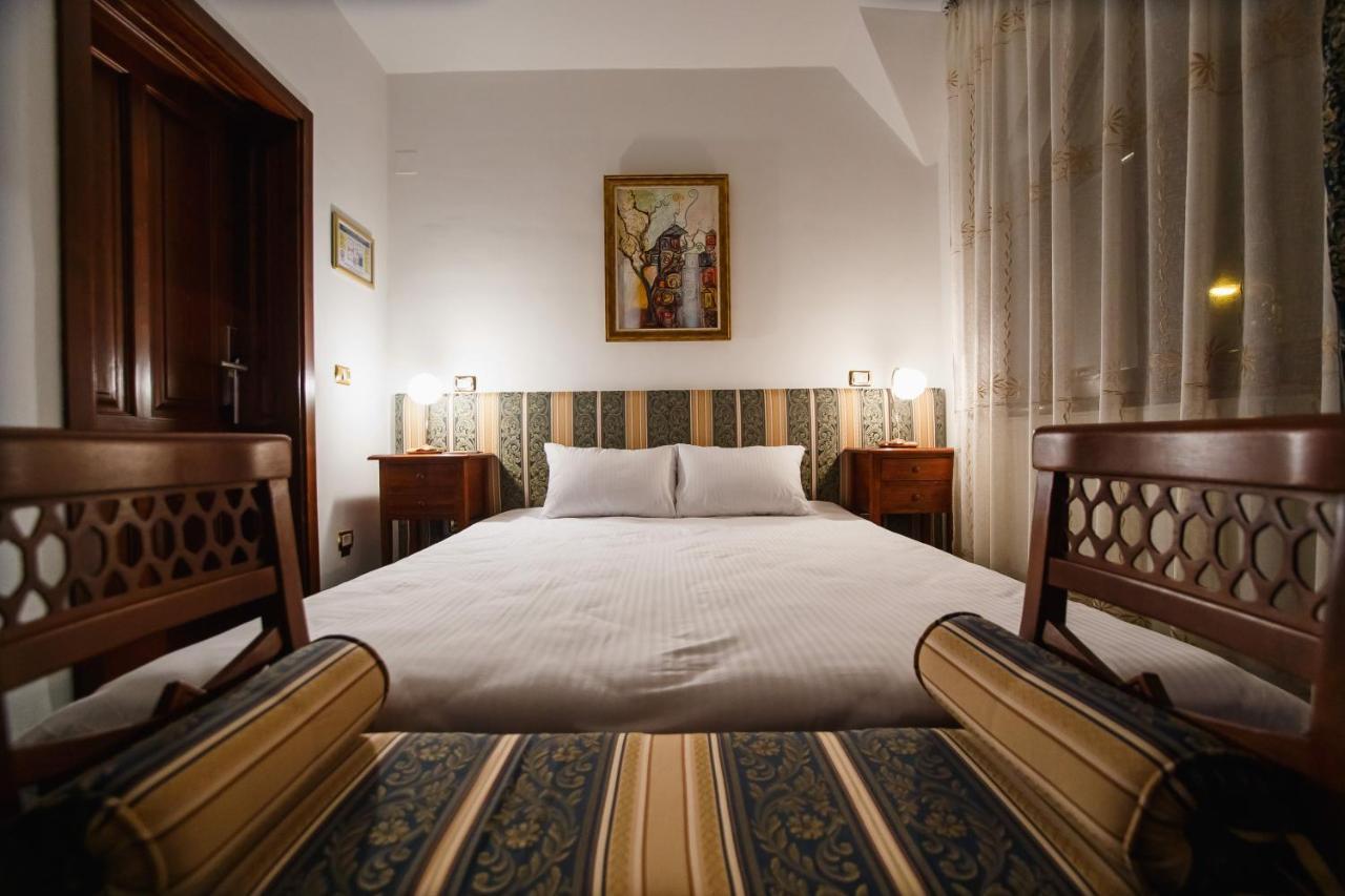 Casa 3 Guesthouse Oradea Bagian luar foto