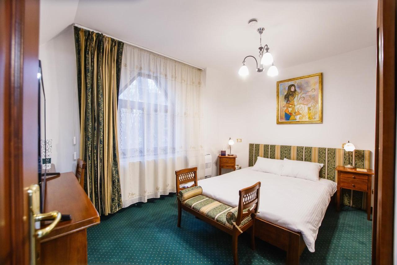 Casa 3 Guesthouse Oradea Bagian luar foto